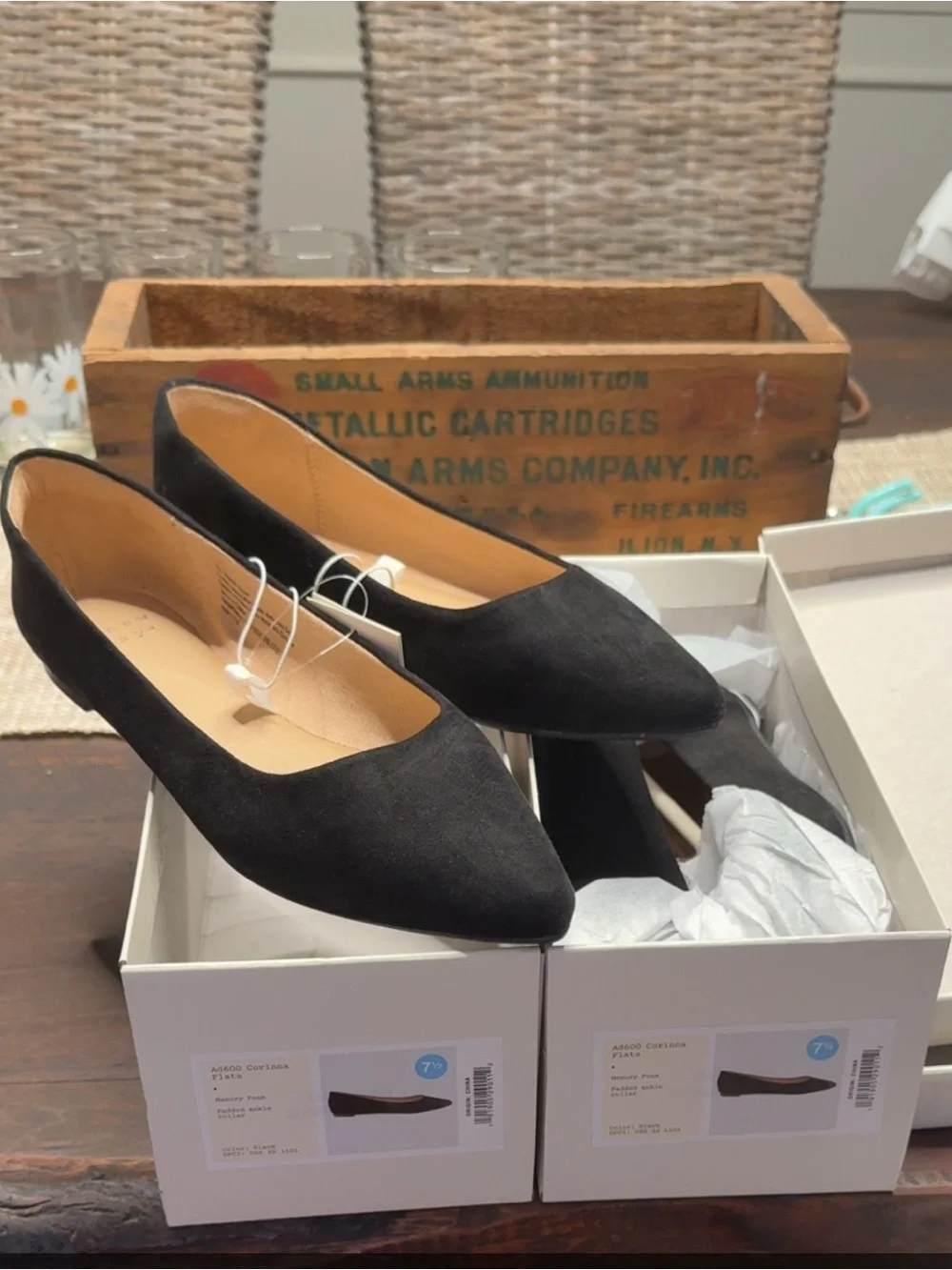 Black Women's Pointed Toe Flats - Size 7.5